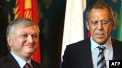 Russia -- Foreign Minister Sergei Lavrov (R) with his Armenian counterpart Eduard Nalbandian at a meeting of the Chairman of the Collective Security Treaty Organisation (CSTO) in Moscow, 04Sep2008 