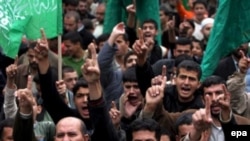 حماس از طرفداران خود خواسته است تا برعلیه یکی از شخصیت های اصلی جنبش فتح دست به تظاهرات بزنند