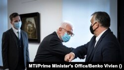 Kincses Gyula, a MOK elnöke és Orbán Viktor miniszterelnök Budapesten 2020. október 8-án