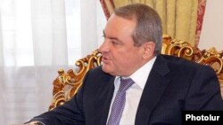 Կարեն Կարապետյան, արխիվ