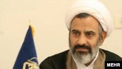 عبدالله حاج صادقی می‌گوید نامزدهای انتخابات ریاست جمهوری باید بدانند تنها «مجری سیاست‌های نظام هستند و نه سیاست‌گذار».