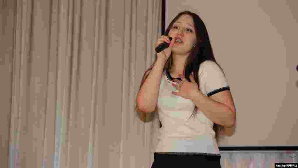Стәрлетамак шәһәреннән килгән Әдилә Абдуллина Фатих Кәримнең “Кадрия” шигырен сөйли