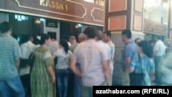 Aşgabat, uçar biletlerini uzyn nobaty