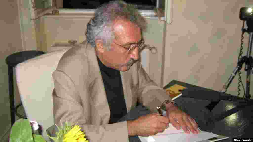 عباس میلانی در مراسم رونمایی از نسخه فارسی کتاب «نگاهی به زندگی شاه» در برلین