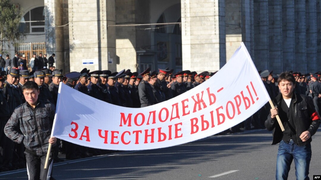 Иллюстративное фото - площадь Ала-Тоо, Бишкек, 25 октября 2011 года.