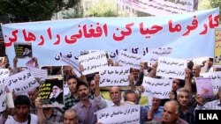 یکی از شعارهای ضد کارگران افغان در تجمع روز کارگر امسال در ایران
