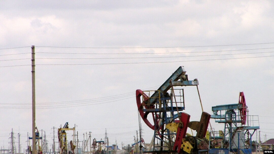 На месторождении нефти, разработку которого ведет «УзенМунайГаз». В Мангыстауской области.