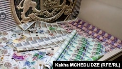 Лари твердо удерживает пальму первенства по обесценению к американскому доллару как среди стран региона, так и на всем постсоветском пространстве