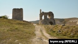 На руинах Византии: древняя крепость Каламита (фотогалерея)
