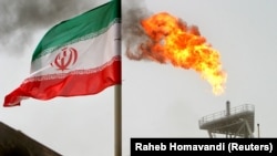ایران بخاطر دارا نبودن فناوری و سرمایه لازم، بخشی از گاز تولیدی خود را، به‌ویژه در میدان‌های نفتی نمی‌تواند جمع‌آوری کند و در مشعل‌ها سوزانده و به هدر می‌دهد.
