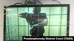 Аляксей Навальны падчас судовага паседжаньня ў Маскве, 25 чэрвеня 2021 году