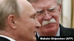 Владимир Путин менен Жон Болтон. 