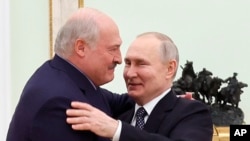 Lukașenko crede că Putin și-a atins deja obiectivele în ceea ce Rusia numește „operațiunea militară specială” din Ucraina și consideră că a venit momentul negocierilor.