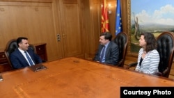 Pamje nga takimi në mes të kryeministrit të Maqedonisë, Zoran Zaev dhe zyrtarit të lartë amerikan, Matthew Palmer 