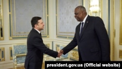 ვოლოდიმირ ზელენსკი და ლოიდ ოსტინი 