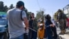 Mai mulți jurnaliști care relatau despre un protest al femeilor la Kabul au fost atacați de militanți Taliban