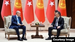 Gyrgyz prezidenti sadyr Žaparow türk kärdeşi Rejep Taýyp Erdogan bilen