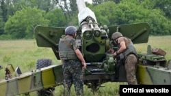Учения артиллерийского полка одного из подразделений ВС Украины. Июль 2015 года.
