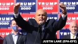 Avocatul lui Donald Trump pretinde că alegerile din 2020 din SUA au fost fraudate, la o conferință de presă susținută în 7 noiembrie, după ce Joe Biden a fost declarat câștigător. 