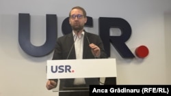 Președintele interimar al USR, Dominic Fritz, spune că formațiunea îl va susține pe Nicușor Dan în turul doi al alegerilor.