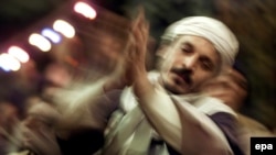 جين ليمپن، تحليلگر روزنامه «کريستين ساينس مانيتور»، برای تهيه اين گزارش تلاش کرده تا جامعه مسلمانان جهان را از زاويه ای که چندان در رسانه های غربی مورد توجه قرار نمی گيرد، بررسی کند.