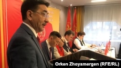 Қазақстан коммунистік халық партиясынан президент сайлауына үміткер Жамбыл Ахметбеков партия съезінде сөйлеп тұр. Нұр-Сұлтан, 26 сәуір 2019 жыл.