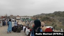 سپینوام کې ځايي خلک په احتجاج راوتلي ول چې کورم تنګي ډېم کې یې دوی له کارونو ګوښه کړي. ۲۰۲۰، ۱۵ جولای