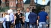 Все больше кыргызстанцев пытаются получить гражданство России 