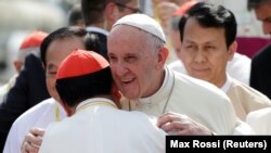 Papa Franjo po dolasku u Mjanmar