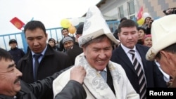 Кыргызстанның яңа президенты Алмазбәк Атамбаев