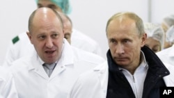 Евгений Пригожин (л) и Владимир Путин