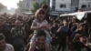 Палестинците участват в протест срещу Хамас, призоваващ за прекратяване на войната с Израел, в Бейт Лахия в северната част на Ивицата Газа на 26 март 2025 г.