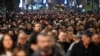 Mbështetësit e opozitës marshuan gjatë një proteste në Beograd, më 25 dhjetor 2023, një javë pas zgjedhjeve parlamentare dhe lokale në Serbi.