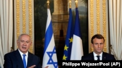 Presidenti francez Emmanuel Macron dhe kryeministrin izraelit Benjamin Netanyahu në një konferencë të përbashkët për media në vitin 2017.