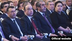 Спикеры двух палат таджикского парламента между премьер-министром и руководителем президентской администрации 