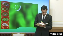 Serdar Berdimuhamedow hasabat berýär.