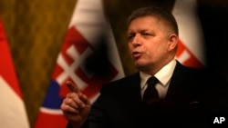 Премьер-министр Словакии также подверг критике президента Украины Владимира Зеленского, обвинив его в «угрозах» зарубежным лидерам, которые собираются в Москву