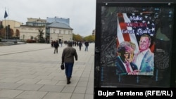 Posterë me mbishkrimin "Make Kosovo Great Again" dhe portretet e presidentit të zgjedhur të SHBA-së, Donald Trump, dhe të Richard Grenellit, të vendosura nëpër Prishtinë, Kosovë, 12 nëntor 2024.