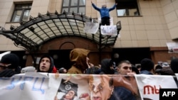 Orsýetli protestçiler.