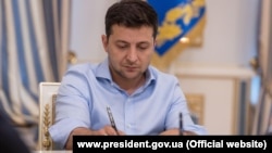 Церемонія представлення нового голови ОДА відбулася після того, як Зеленський відвідав шахту «Межирічанська» у Червонограді на Львівщині