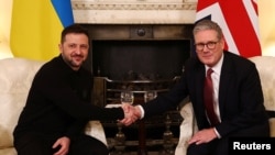 Президентът на Украйна Володимир Зеленски и премиерът на Великобритания Киър Стармър