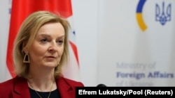 Ліз Трасс звинувачує Росію у постійній брехні і використанні переговорів для перегрупування військ
