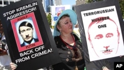 Під час акції протесту в Австралії проти збройної агресії Росії щодо України. Місто Брисбен, 15 листопада 2014 року