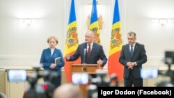 Igor Dodon, împreună cu premierul Ion Chicu și spicherul Zinaida Greceanîi, 15 ianuarie 2020