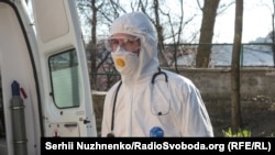 За повідомленням, зараз голова обласної ради перебуває вдома під наглядом сімейного лікаря, а його родина – у самоізоляції