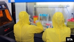 Новата вирусологична лаборатория за изследване за коронавирус към Медицинския университет в Плевен започна работа тази седмица