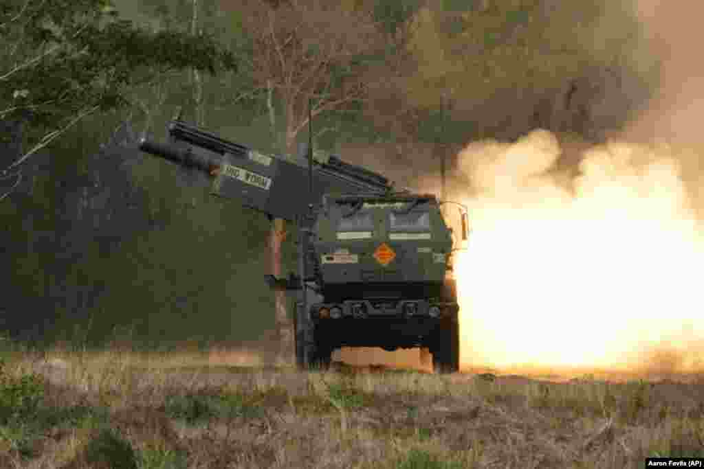 Sistemi raketor i artilerisë me lëvizshmëri të lartë (HIMARS) Pakoja do të përfshijë katër raketa për këtë sistem. Nuk përmendet nëse Ukrainës do t’i jepen raketahedhës të tjerë HIMARS.