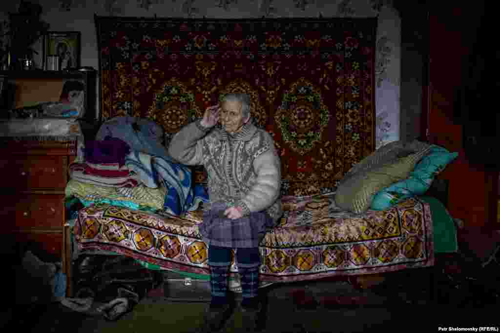 Raisa în apartamentul ei.