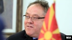  Известувачот во ЕП Ричард Ховит на седница на собранискиот Национален совет за евроинтеграции 