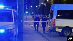 Policija je ogradila područje gdje se dogodila pucnjava u centru Brisela, u ponedjeljak, 16. oktobra 2023. 